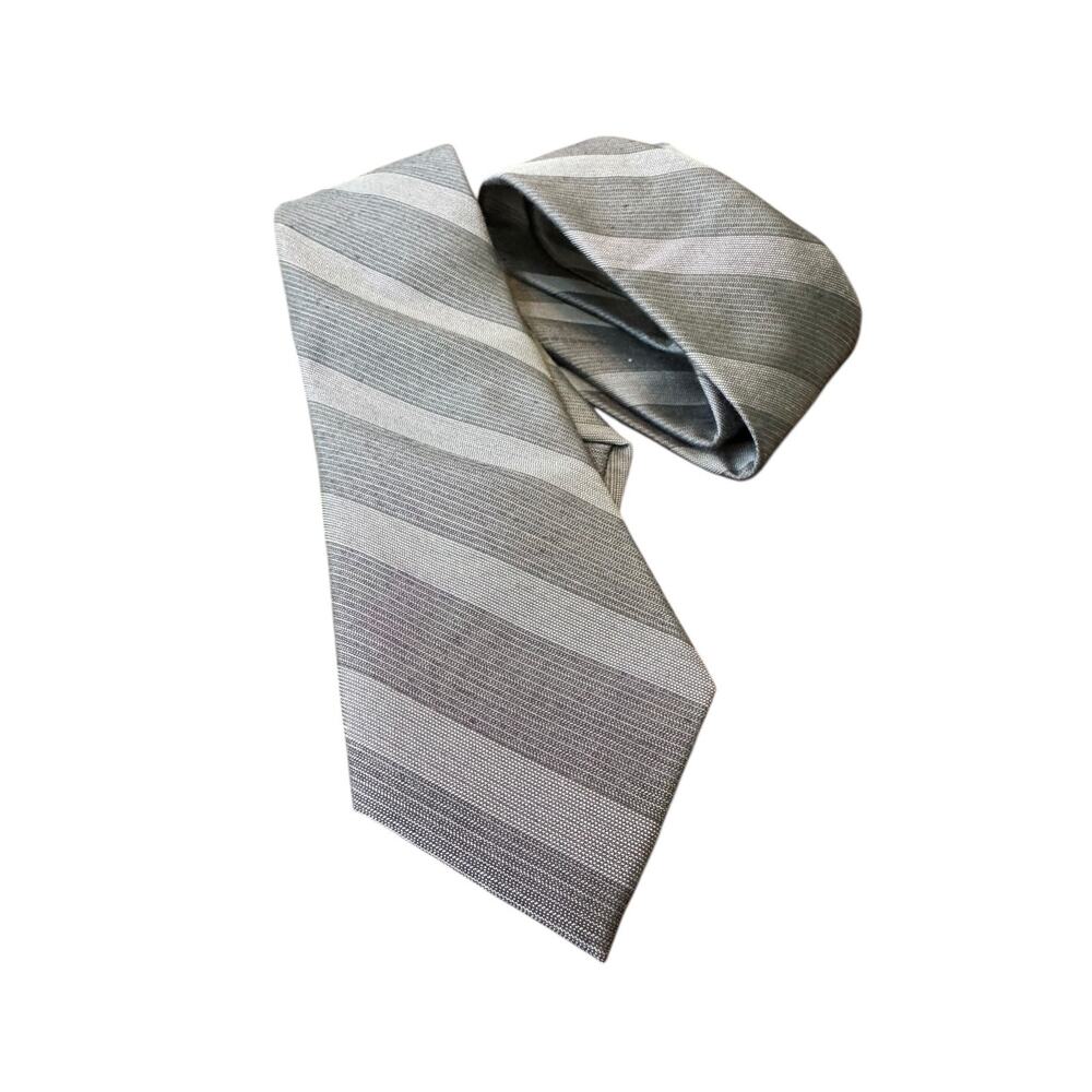 Kenneth Cole Awareness Men’s Neck Tie Gray‎ Silver Striped Business Formal NWT